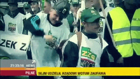 Wygląda jakby go nakręcał przed protestem