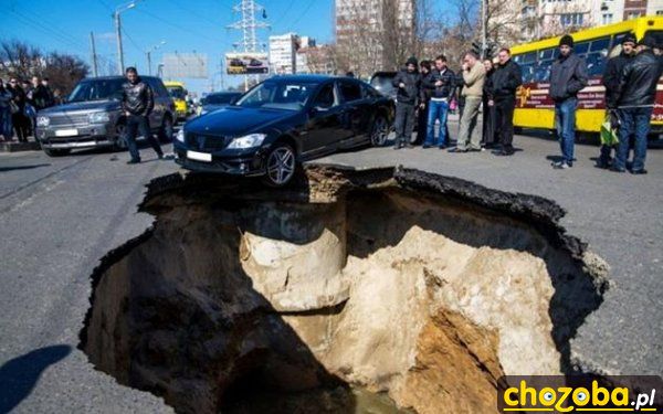 W Rosji żeby załatać dziurę nie wystarczy sam asfalt