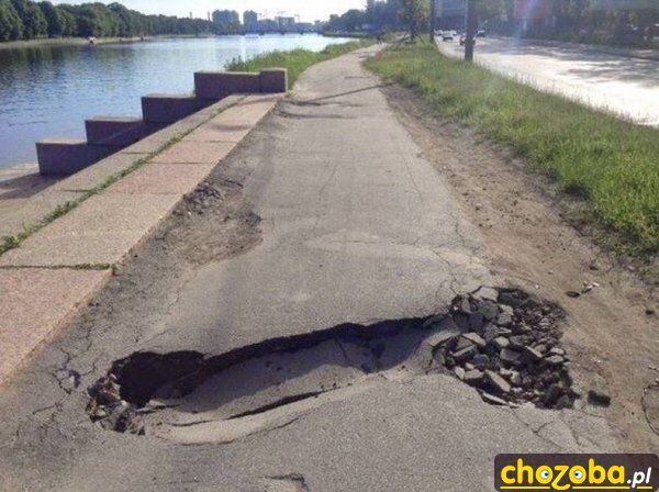 Drogowcy kładą lachę na nasze drogi