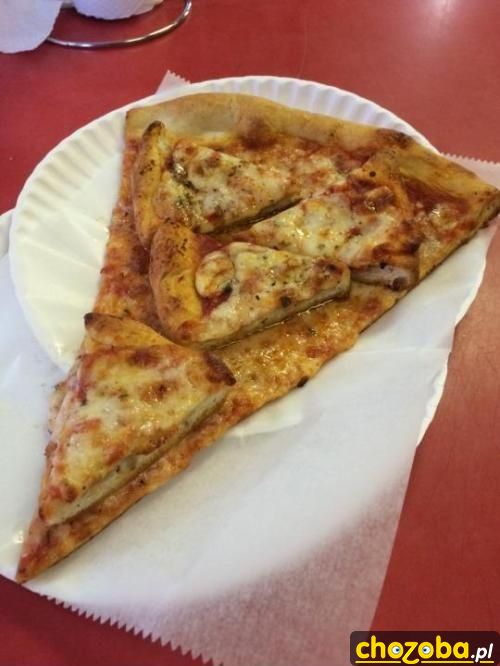 Pizza z kawałkami pizzy