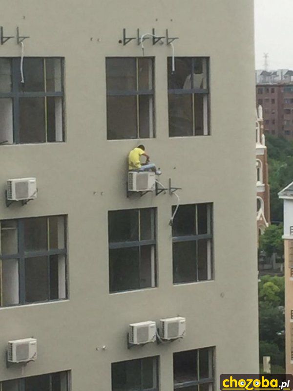 Rysiek naprawia klimę