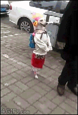 Z córeczką na spacerze