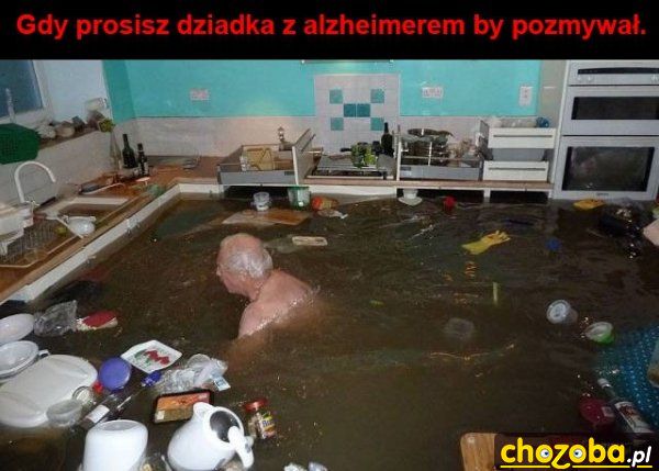 Dziadek zmywa naczynia