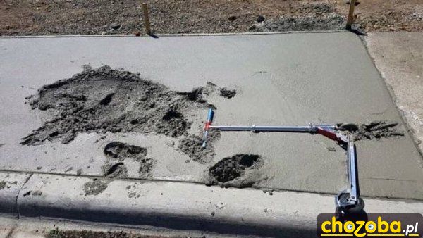 Wjechał na świeży beton