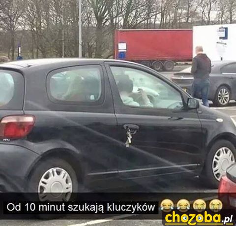 Od 10 minut szukają kluczyków