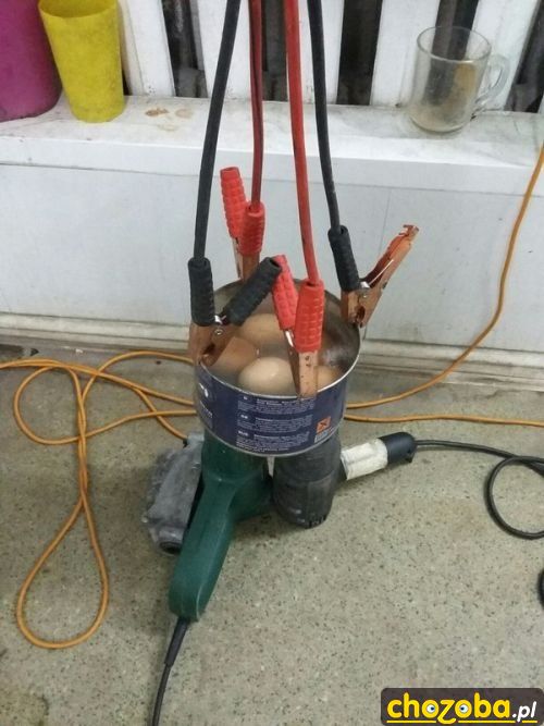 Mechanik gotuje jajka