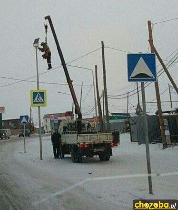 Za fraki gościa i robi