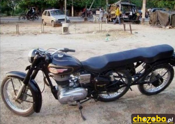 Limuzyna wśród motorów