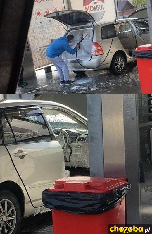 Idiota na myjni