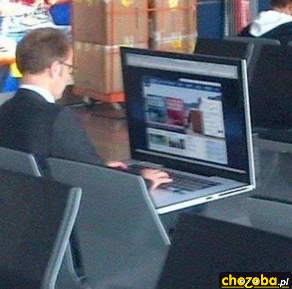 Duży laptop