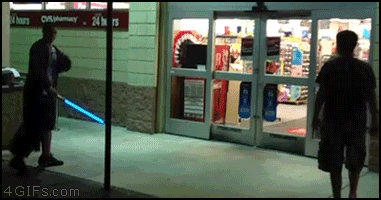 Jedi otwiera drzwi
