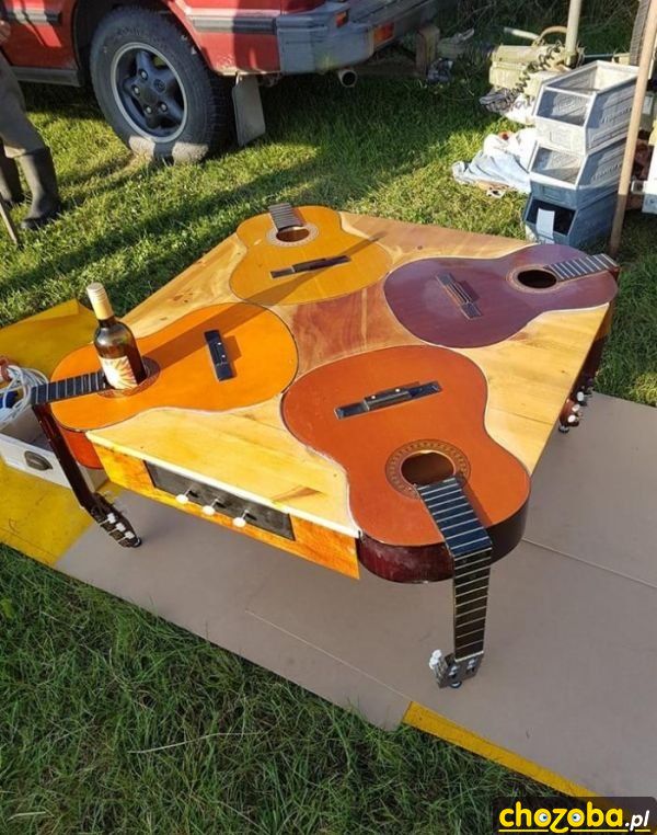 Gitarowy stół