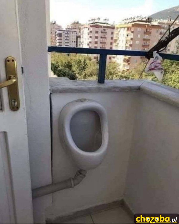 Pisuar na balkonie