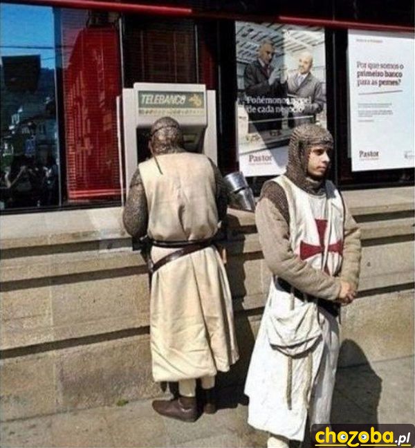 Przy bankomacie