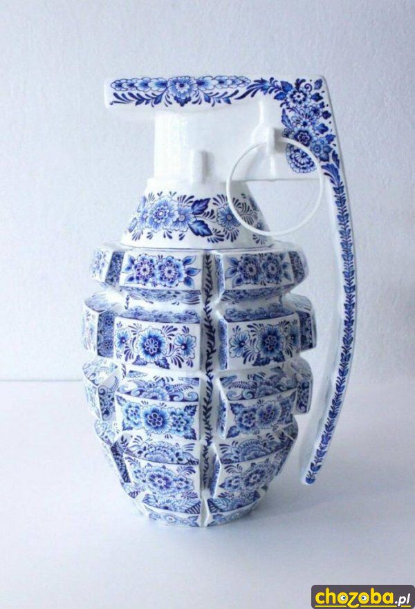 Porcelanowy granat
