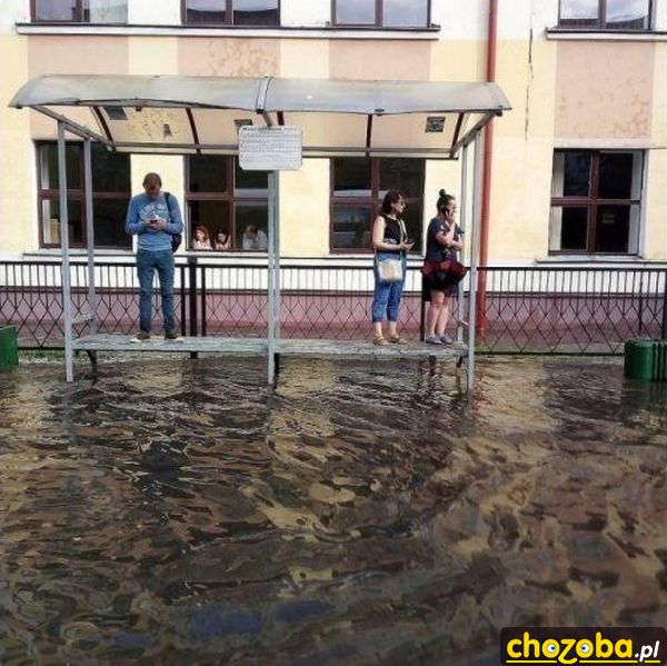 Mokro na przystanku
