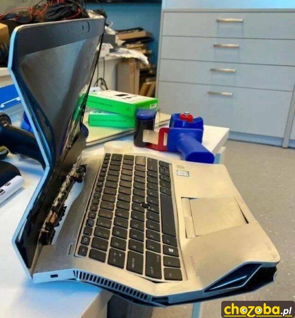 Pofalowany laptop