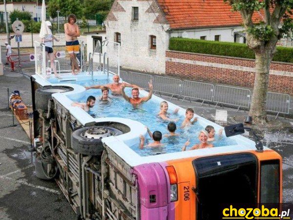 Basen w autobusie