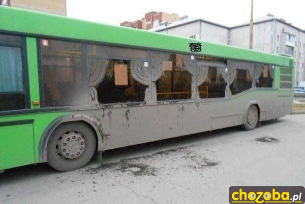 Autobus z zasłonami