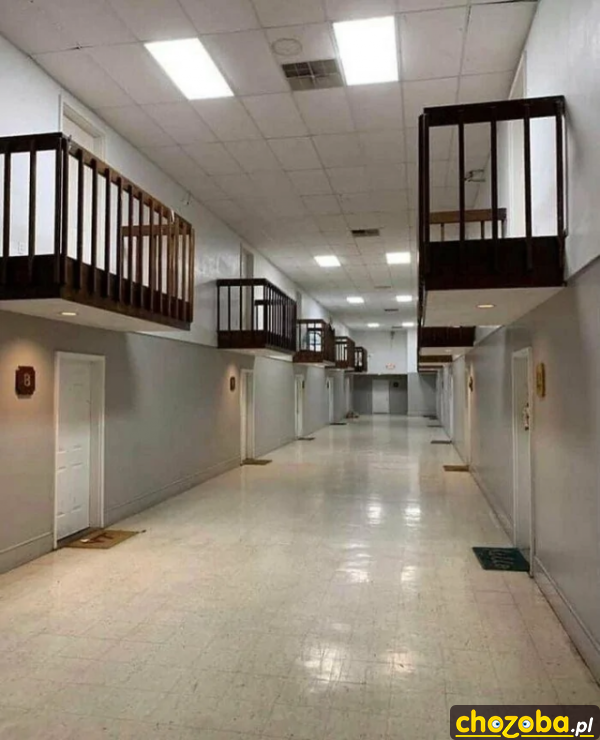 Balkony na korytarzu