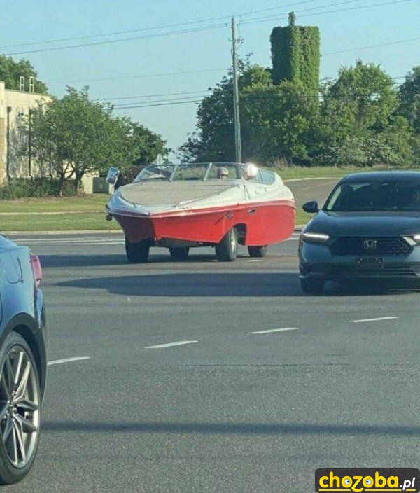 Motorówka na drodze