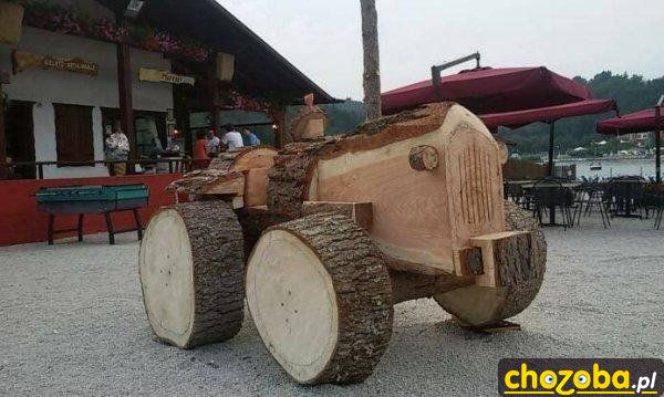 Drewniany traktor