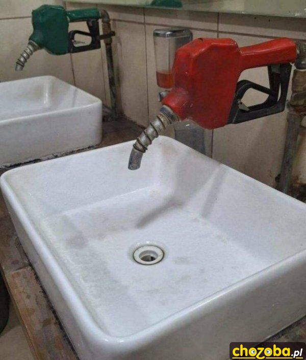 Toaleta na stacji benzynowej