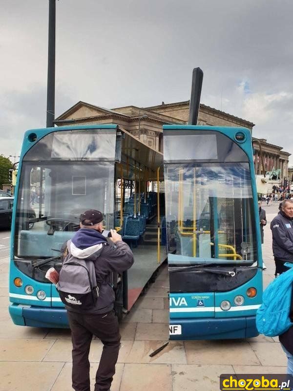 Przecięty autobus