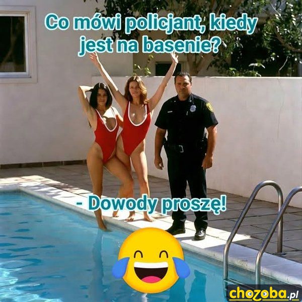 Policjant na basenie