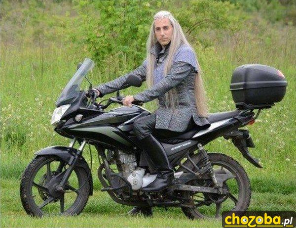 Elf na motorze