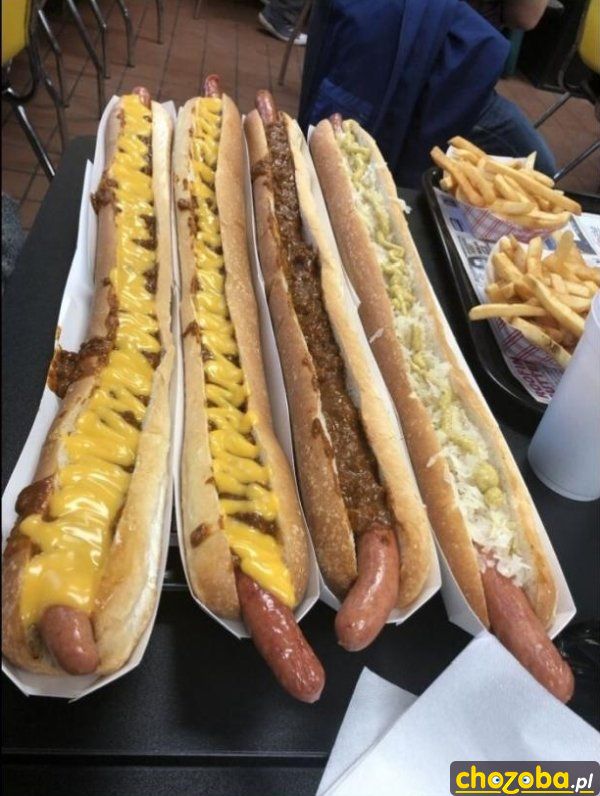 Długie hot-dogi