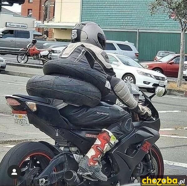 Z oponami na motorze